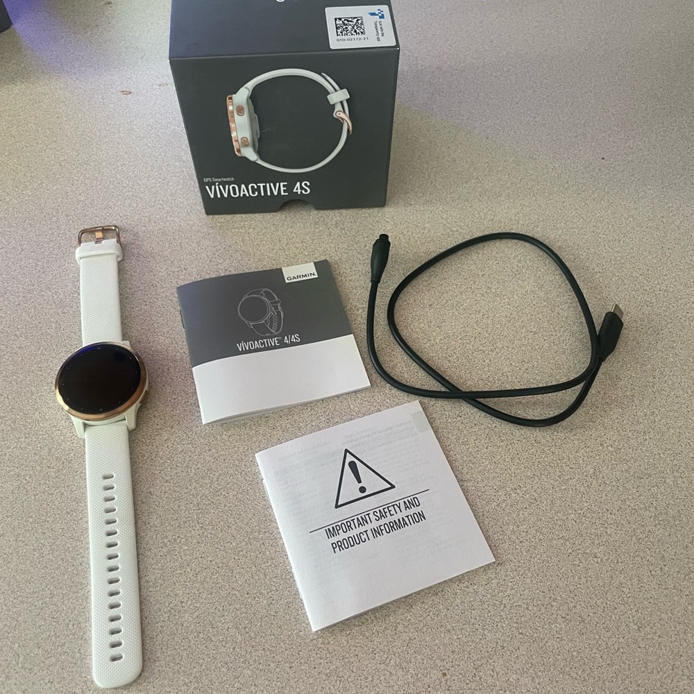White and rose gold vívoactive® 4S